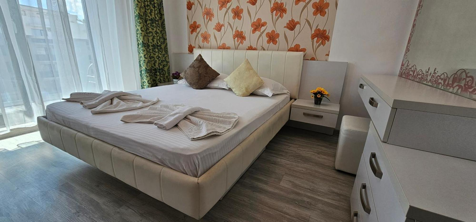 Luxury Aparthotel Promenada In Building Stefan Prima Linie La Mare Нэводари Экстерьер фото